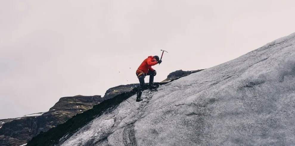 mountain-climbing-802099_1280